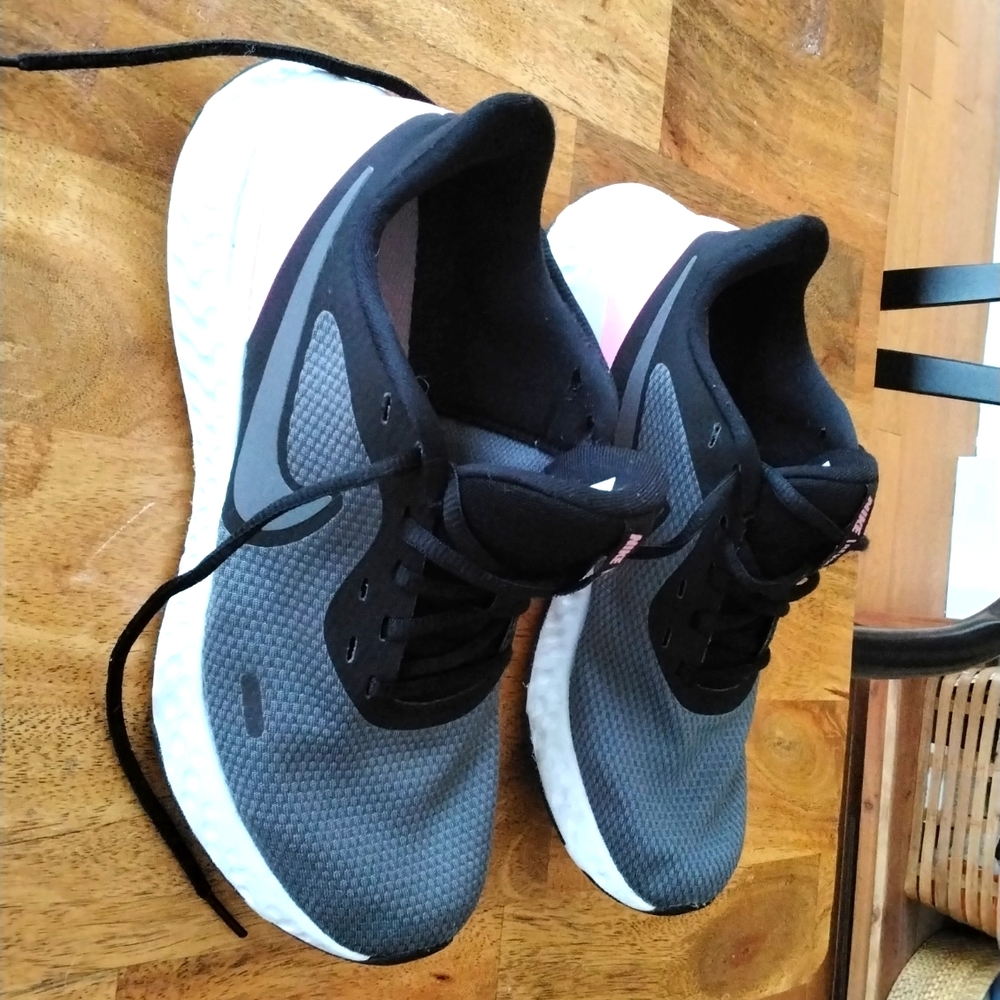Nike Black Grey Pink Revolution 5 Running Sneaker Shoe